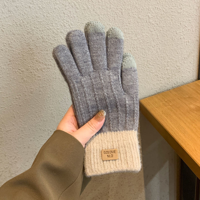 Chic Black Women's Winter Wool Lined Warm Gloves – Essential for Cold-Weather Layering