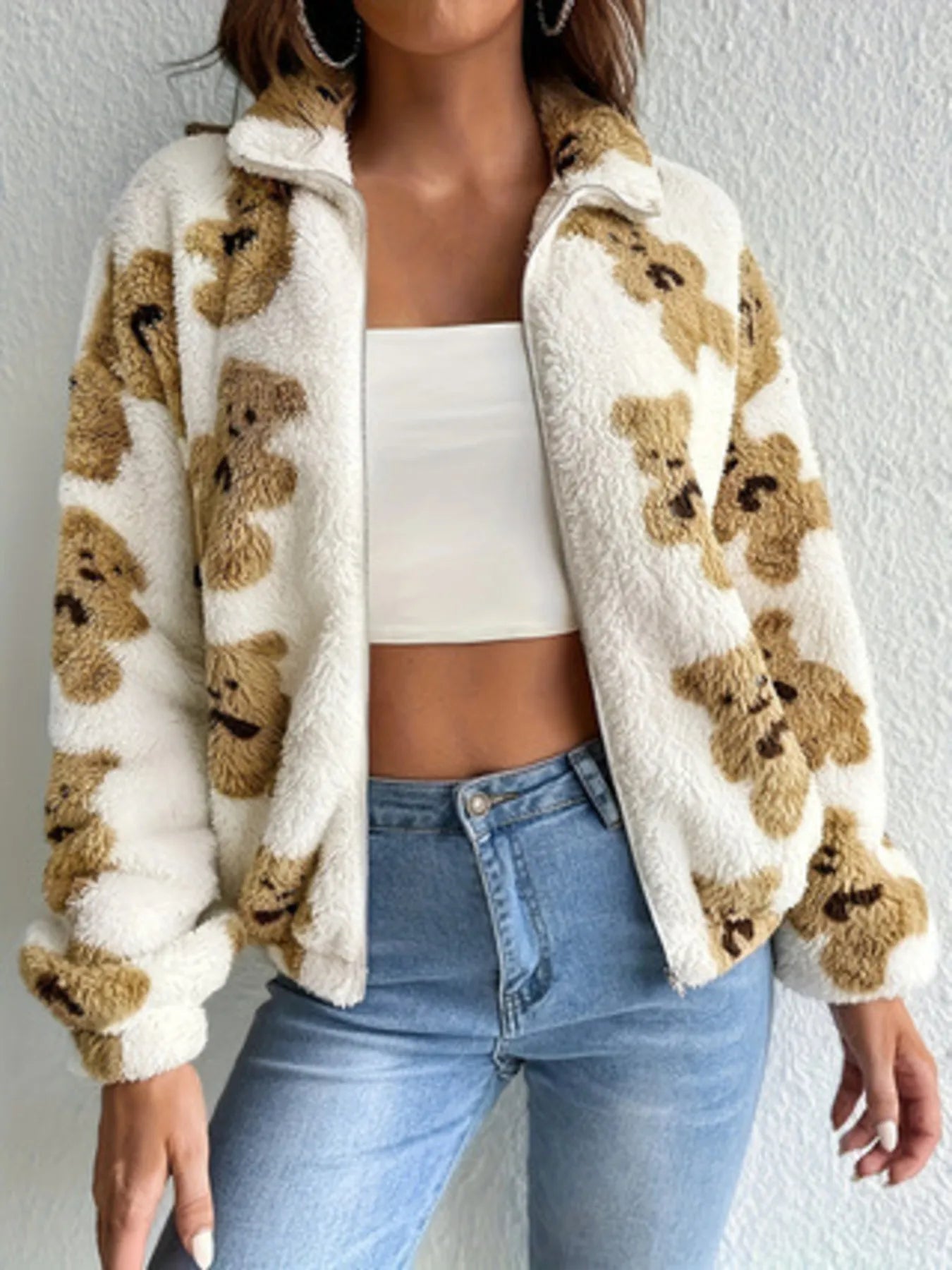 Coffee-run ready: bear print fleece jacket with pockets and easy zip