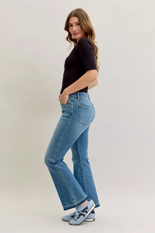 Judy Blue bootcut jeans – slim silhouette side profile