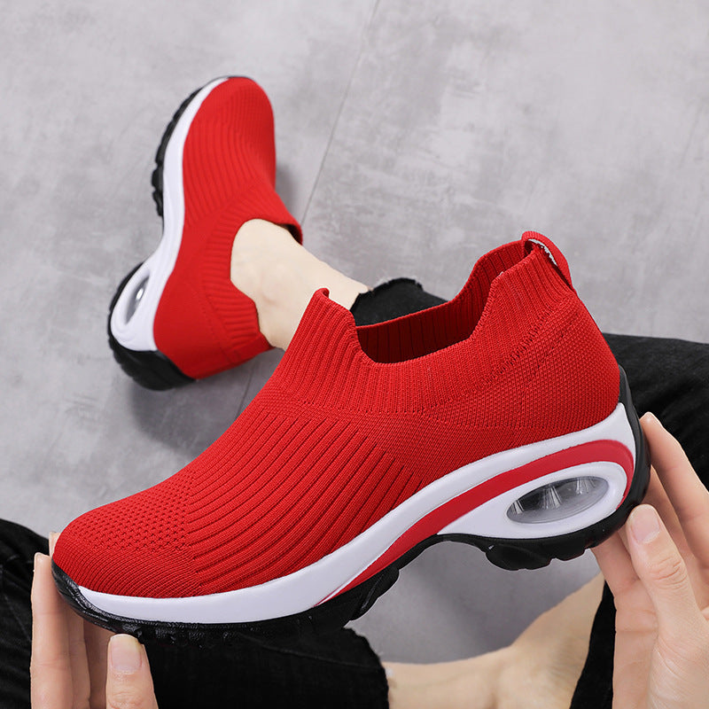 Mesh-lined women’s shoes with injection-molded soles