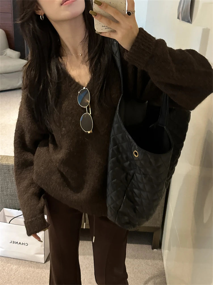 Women's V-Neck Minimalist – Lightweight Comfort