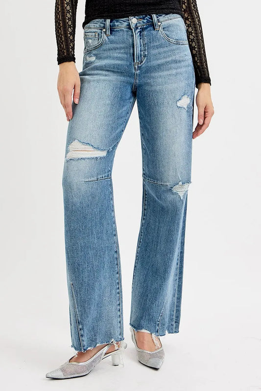 Tie-washed wide leg jeans – side profile with pockets