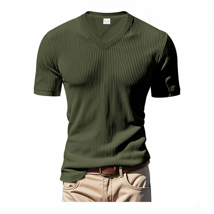 loose casual men's V-neck t-shirt lightweight feel leisure outfit