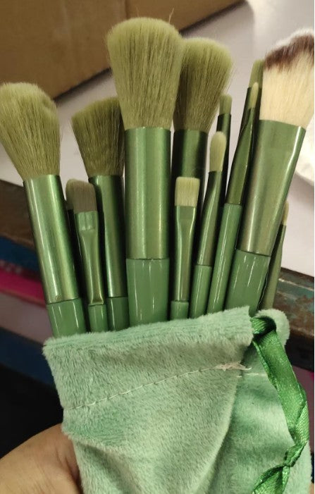 13Pcs Makeup Brush Set – Soft, Stylish & Complete