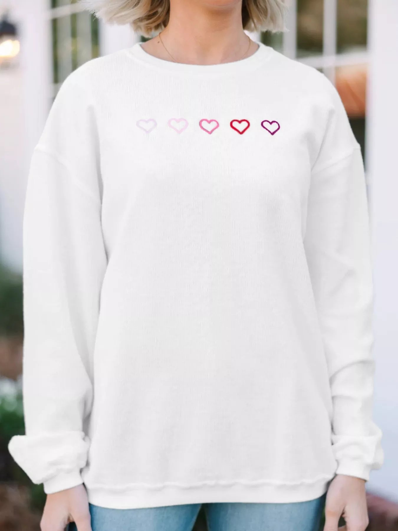 heart embroidered oversized sweatshirt model wearing size S showing 41.7in bust fit with leggings for lounge to city
