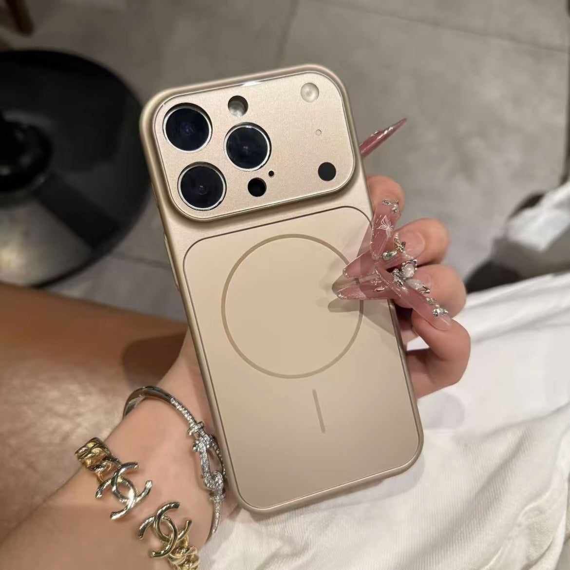 premium magsafe iphone case with anti fingerprint nano glass
