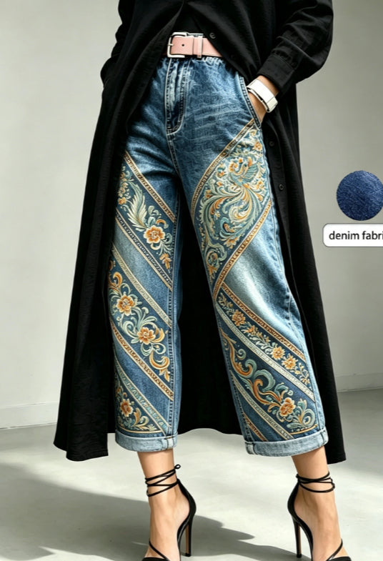 Green capri pants product detail showing the denim fabric, cropped length and mid-rise waist for women - clear catalog image.