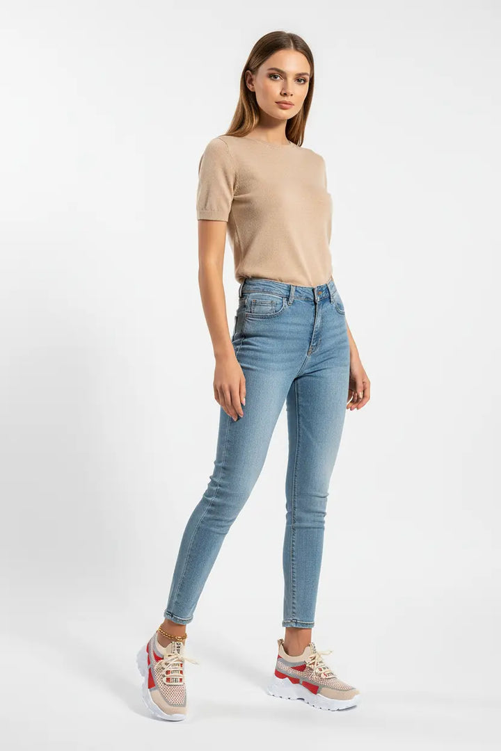 women’s flyknit sneakers injection moulded sole bottom view