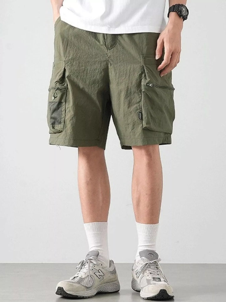 Men’s relaxed fit shorts with stretch fabric and practical everyday pockets