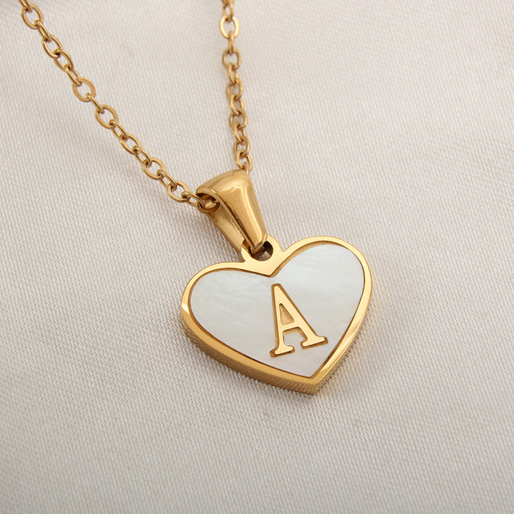 Initial personalized necklace with heart-shaped letter pendant, stainless steel construction and gold-plated finish - Detail.