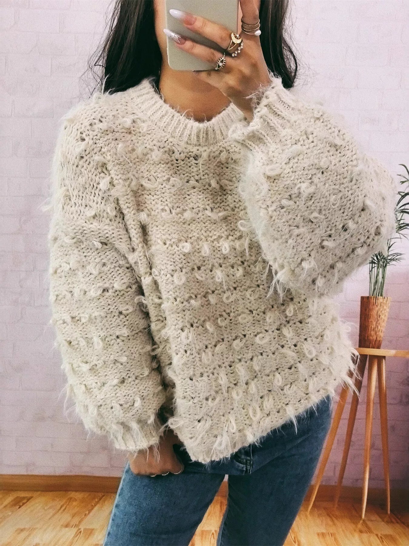 Back view fit – Chunky Round Neck Women’s Sweater one-size silhouette