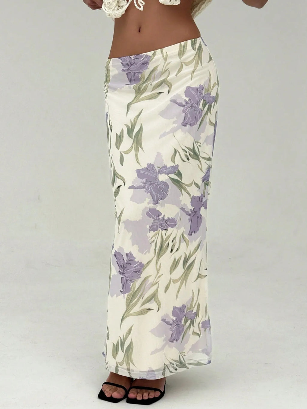 Boho-chic floral print skirt – side view with flow

