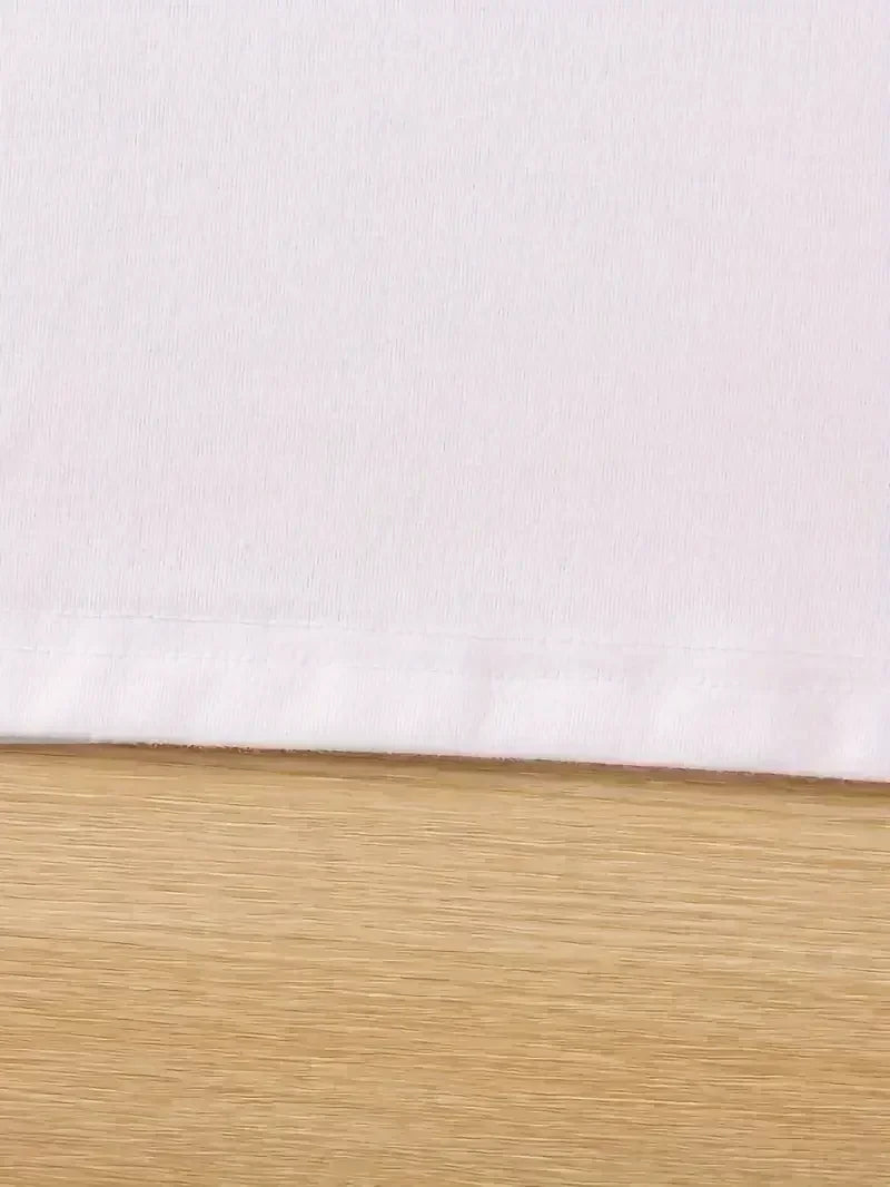 Bonjour Paris T-Shirt – Paris street-style outfit with crossbody bag