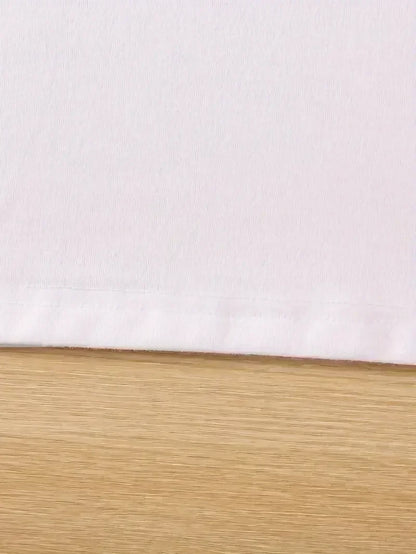 Bonjour Paris T-Shirt – Paris street-style outfit with crossbody bag