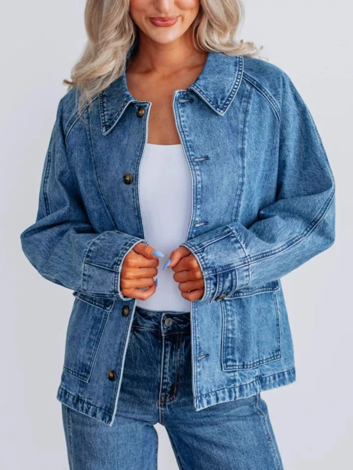 Button Up Raglan Sleeve Denim Women’s Jacket – Buttoned pockets close-up