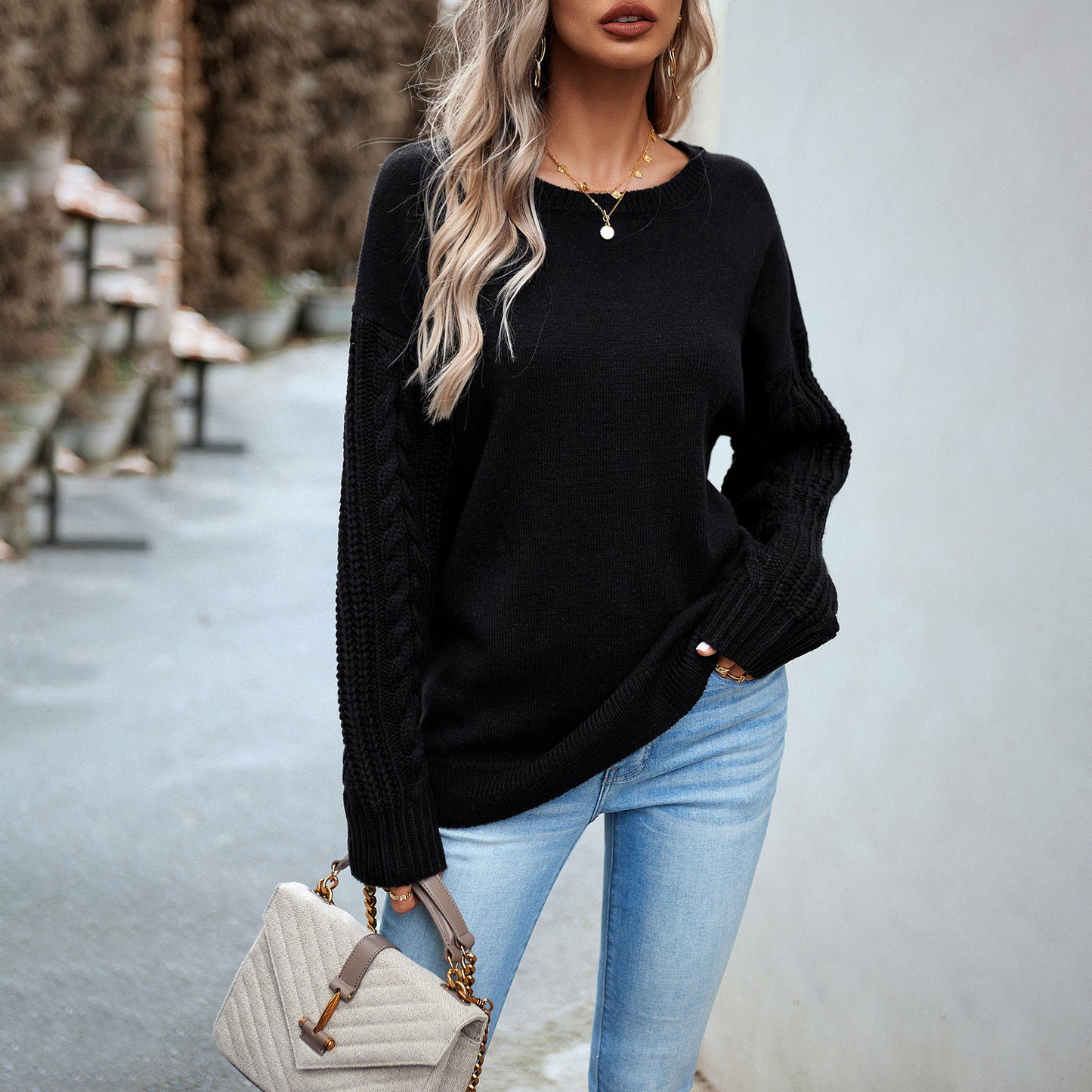 Casual round neck wool sweater for women – modern wardrobe essential