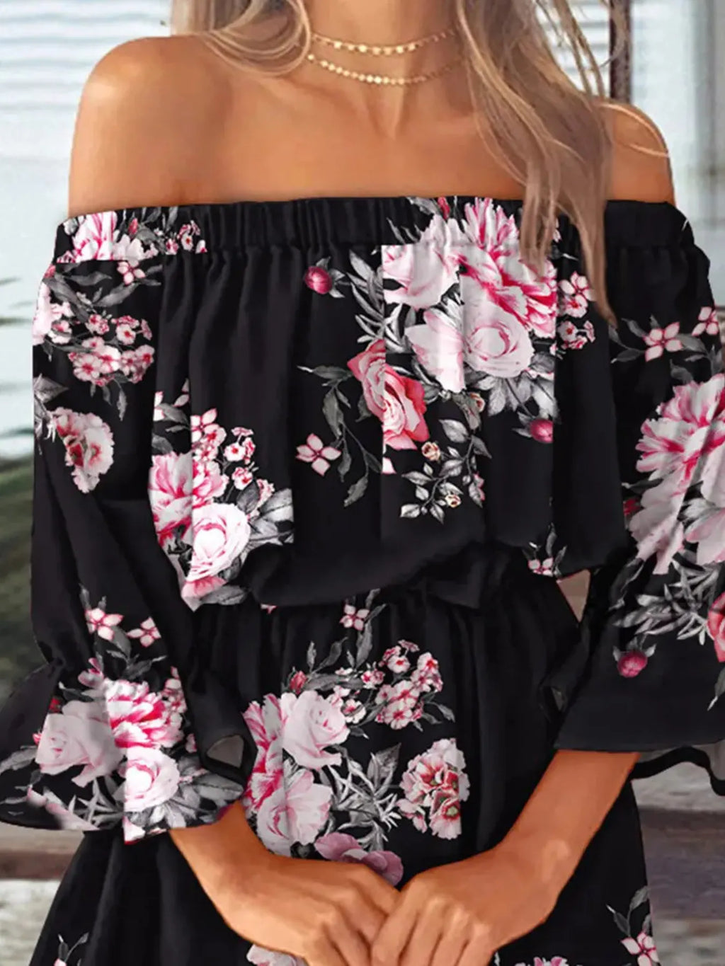 Casual street style: plus size mini dress paired with sandals.

