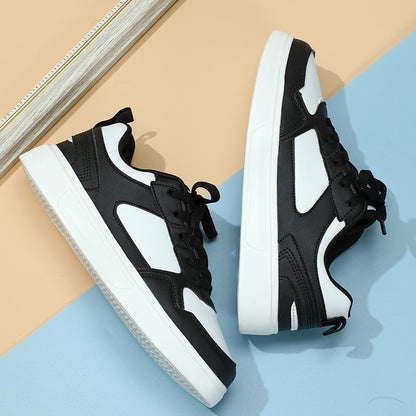 Casual streetwear skate shoes in black and white combo


