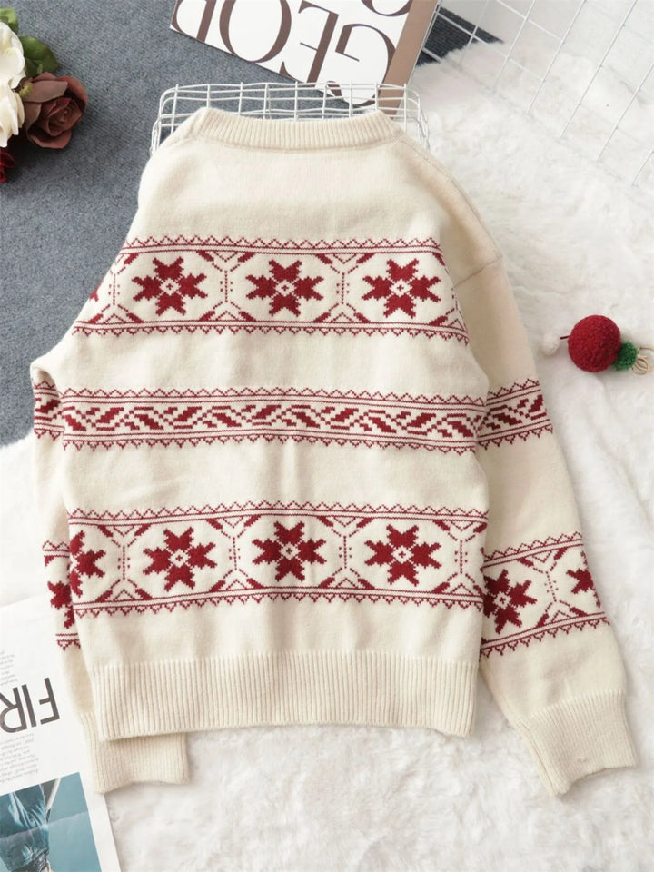Christmas snowflake sweater – lifestyle by the tree, cozy holiday vibe and gift-ready look
