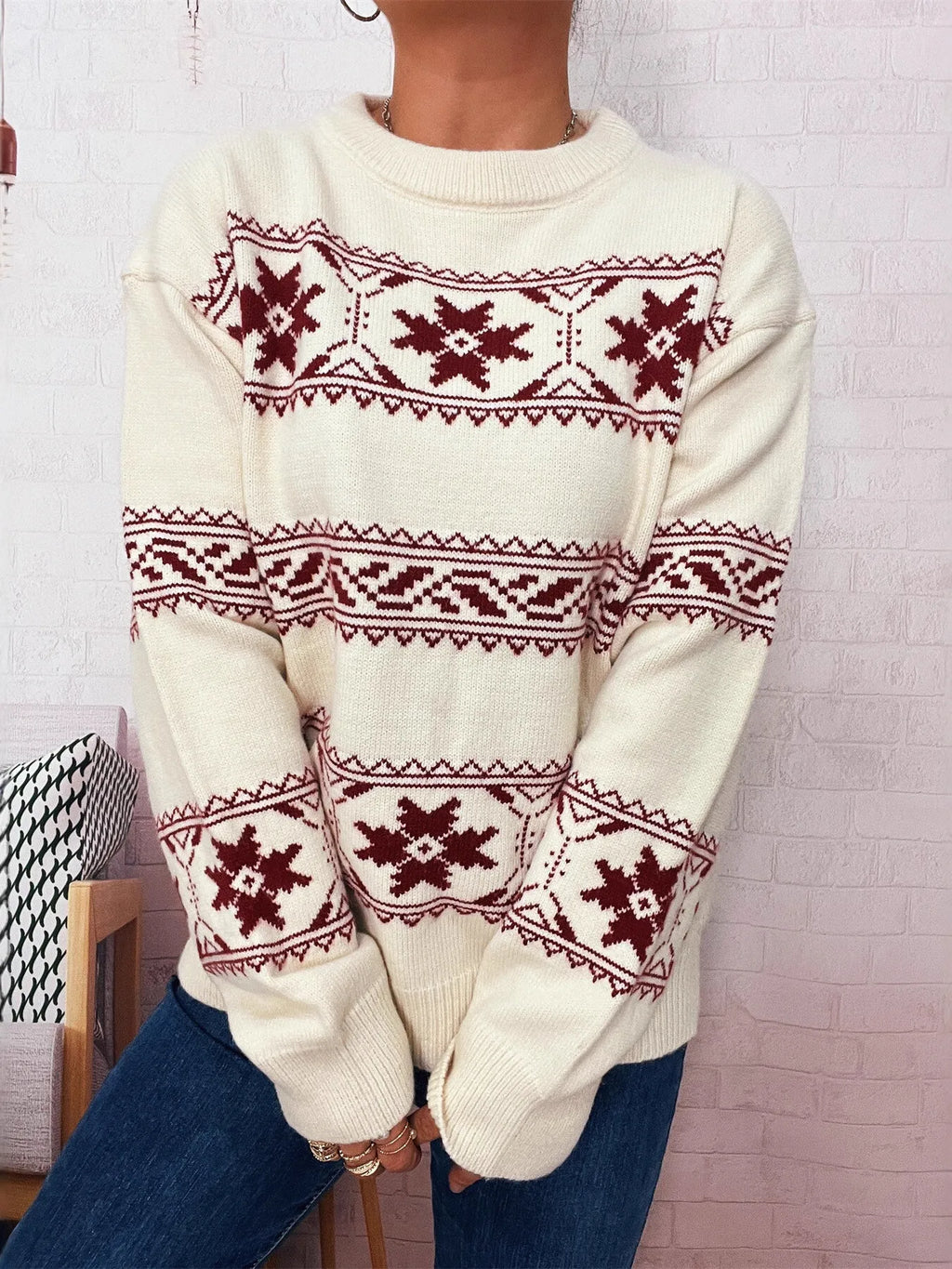 Christmas snowflake sweater – lifestyle shot by the tree, cozy look
