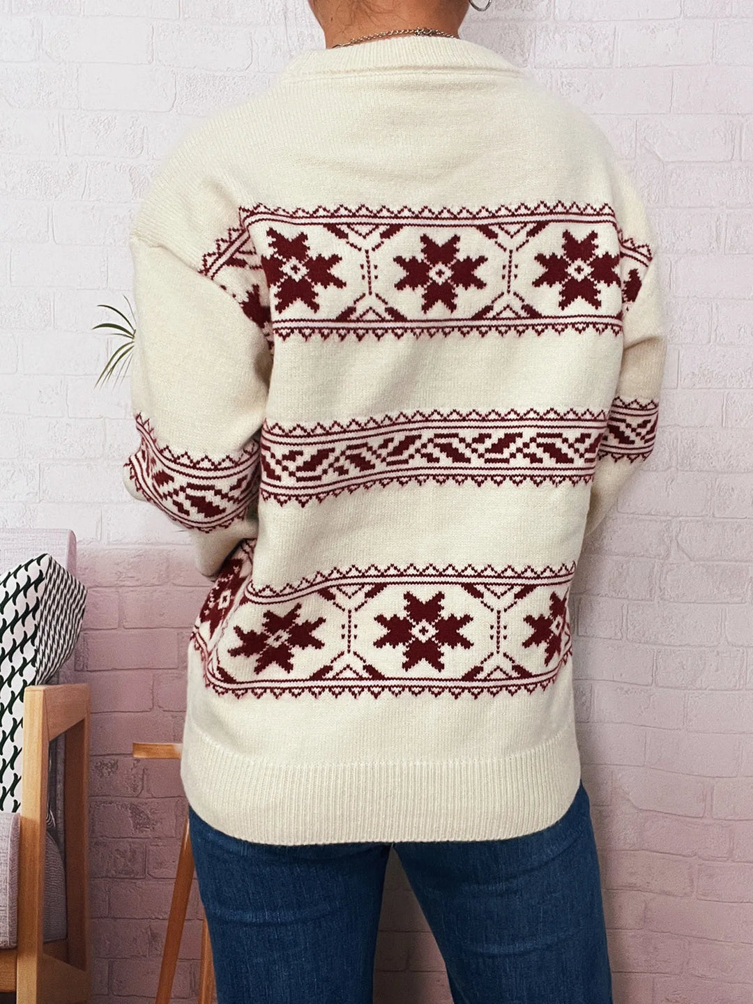 Christmas snowflake sweater – office-party ready, round-neck elegance