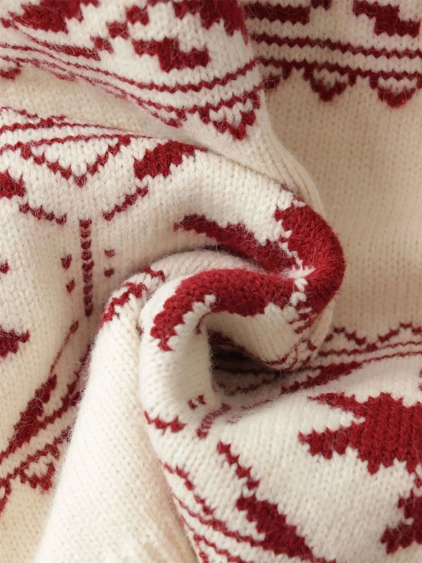 Christmas snowflake sweater – side profile fit, relaxed one-size pullover with ribbed hem