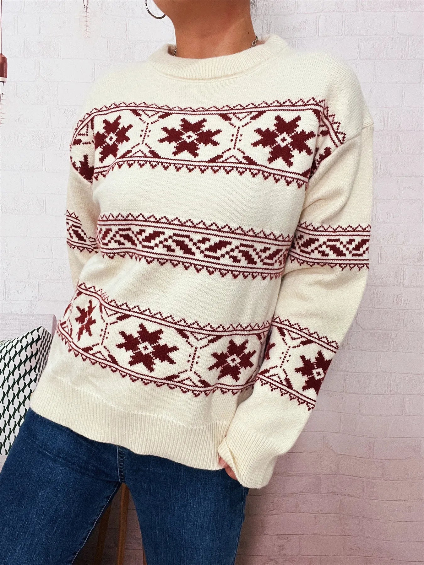 Christmas snowflake sweater – side profile fit, relaxed one-size style