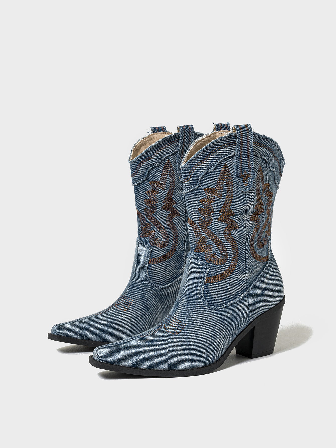 Chunky heel women’s boots – height-boosting everyday style