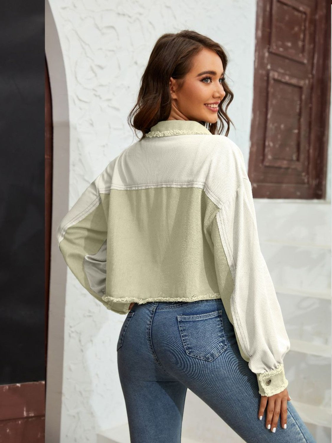 Color Block Jacket with Cropped Silhouette – Trendy Women’s Outerwear for Layering in Transitional Seasons

