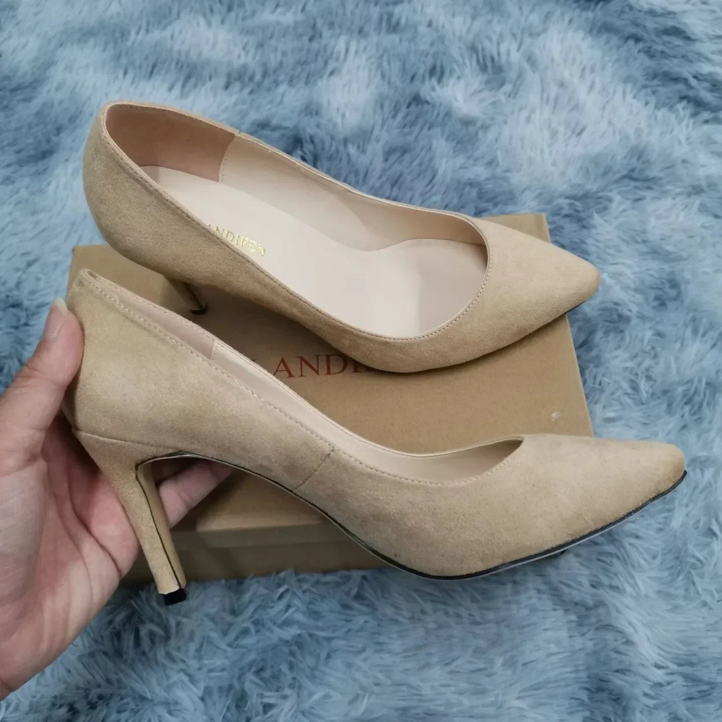 Comfortable classic pumps with 8 cm heel – closed toe elegance
