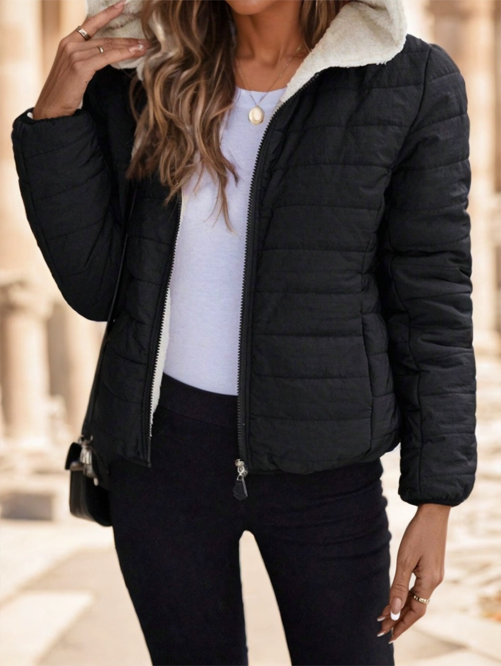 Drizzle-ready streetwear – women’s padded coat with hoodless profile