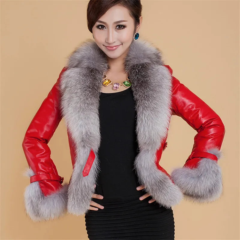 Elegant motorcycle jacket with turn-down faux fox fur collar – winter essential