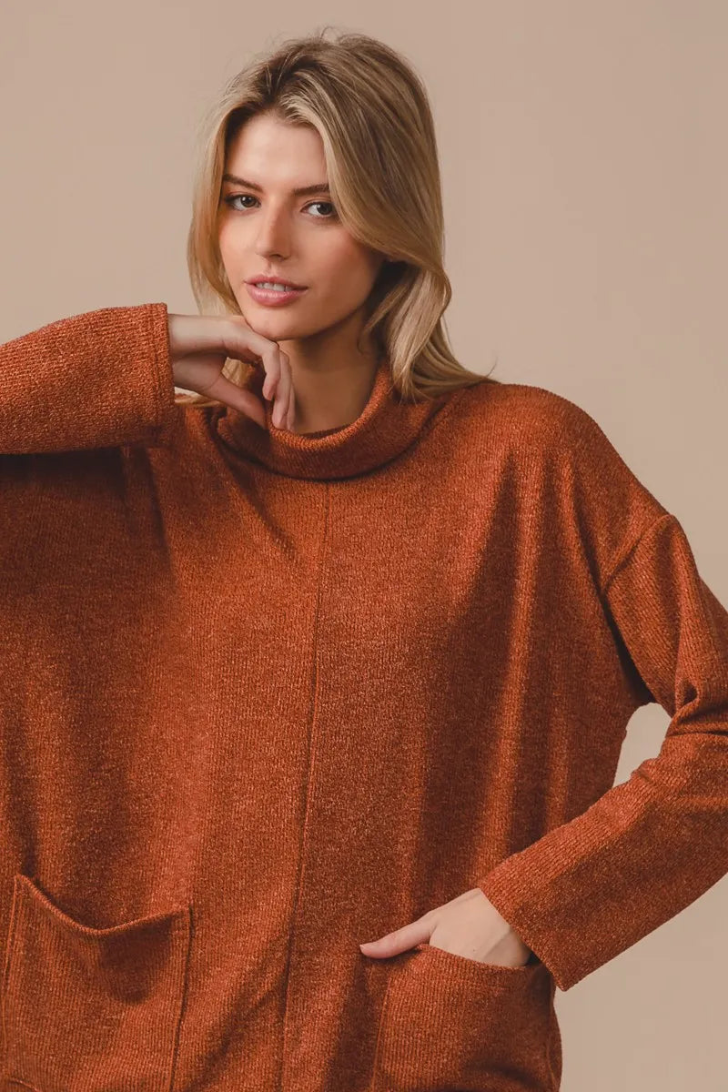 Evening outfit: Rib Double Pocket Turtle Neck Top with tailored trousers

