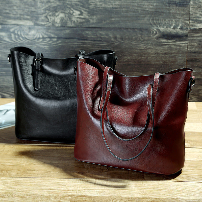 Fashionable Oil Wax Leather Tote – Portable & Practical