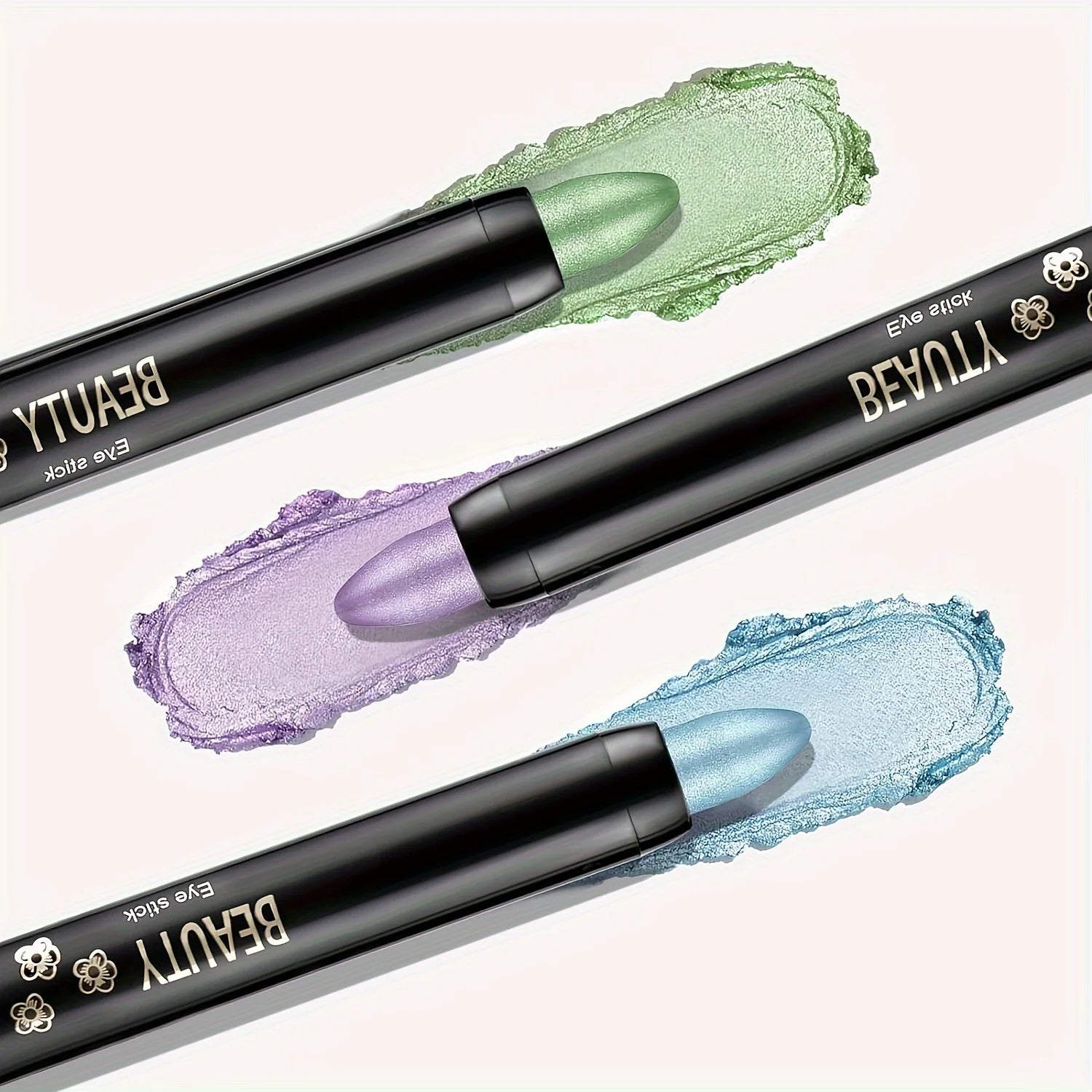 Festival Glam with Pearlescent Eyeliner – Bold, Dazzling Finish