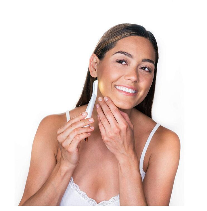 Flawless Dermaplane Glo Ladies Shaver: Remove Peach Fuzz & Exfoliate

