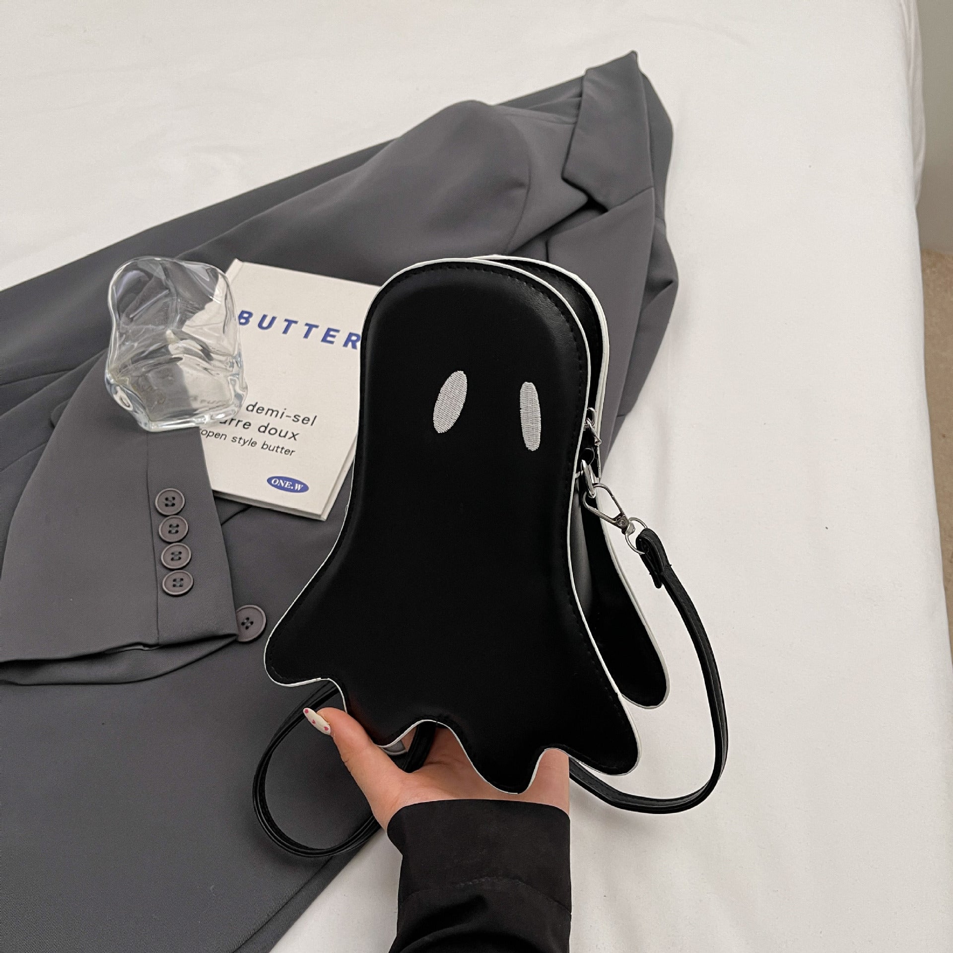 Halloween Ghost Messenger Bag lightweight PU – medium-structure comfort