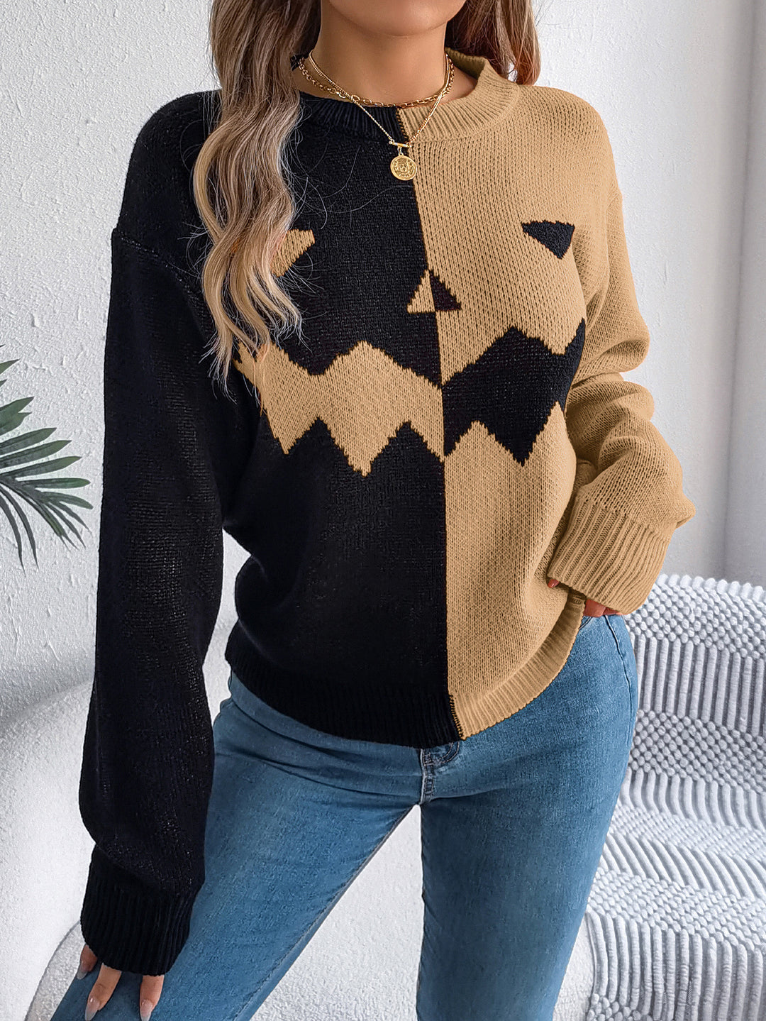 Halloween pumpkin sweater – contrast long sleeves, casual jeans pairing