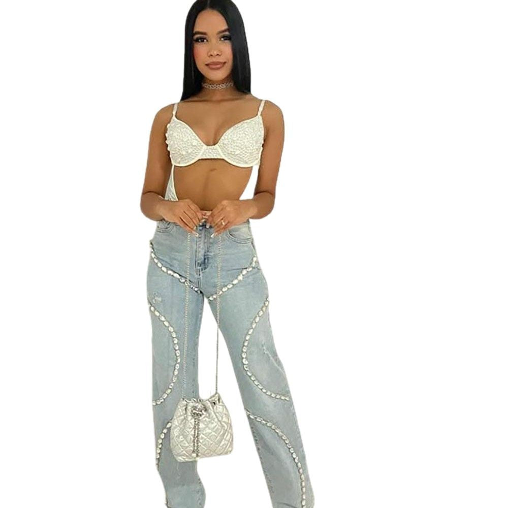 High-Waist Casual Jeans Featuring Diamond Stitching – Model in Motion