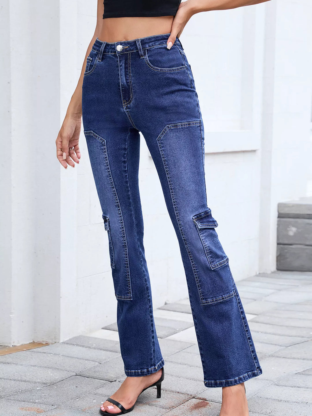 High-waisted bootcut jeans – leg-lengthening bootcut shape