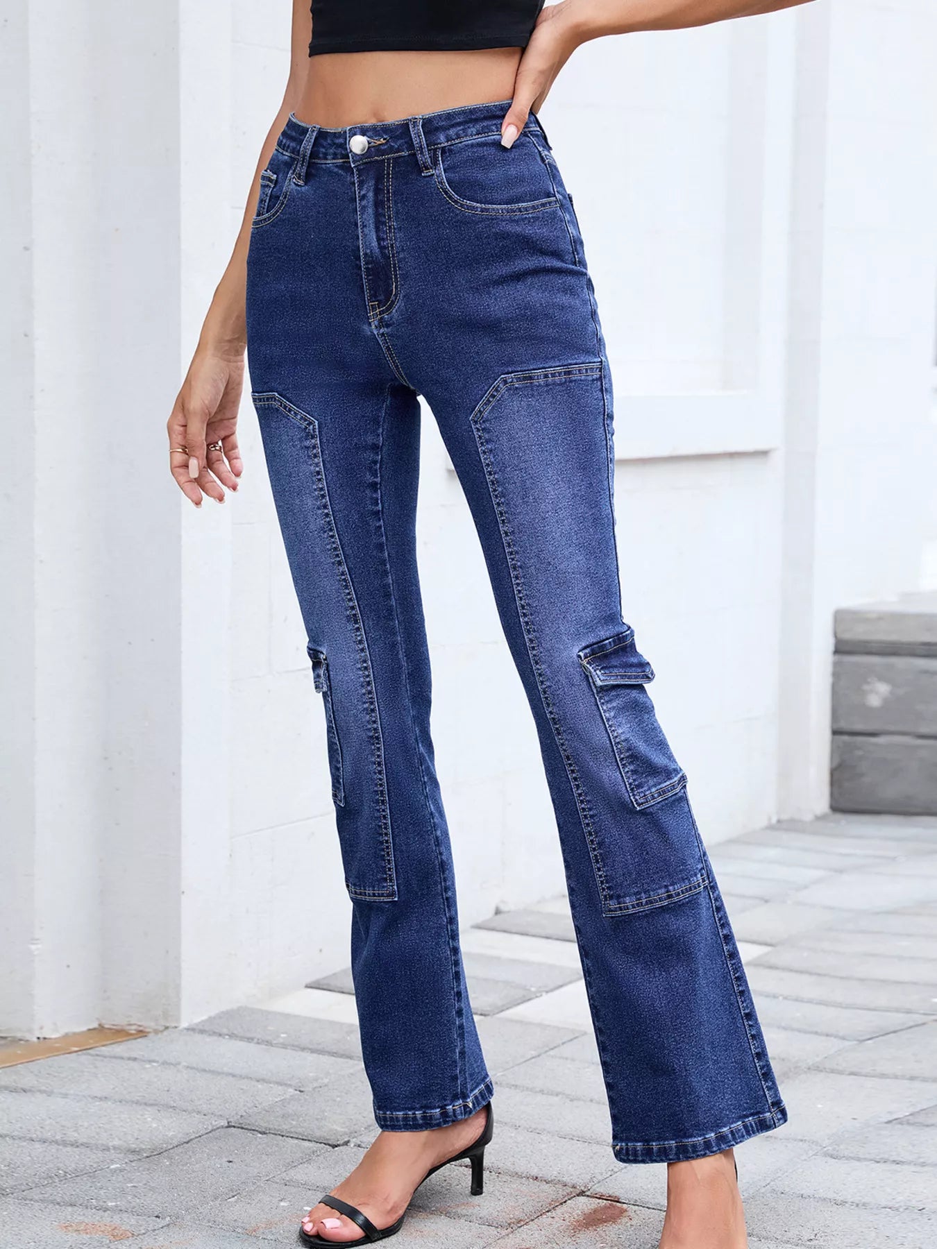 High-waisted bootcut jeans – leg-lengthening bootcut shape