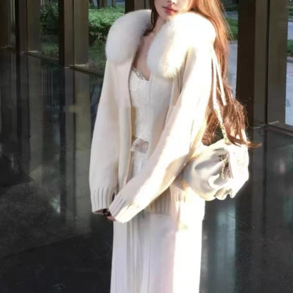 Imitation Fox Fur Collar Sweater – one-size loose fit for flattering layering