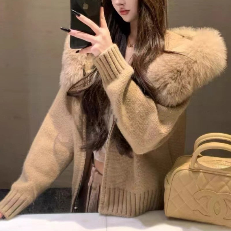 Imitation Fox Fur Collar Sweater – plush faux-fox trim that elevates every outfit