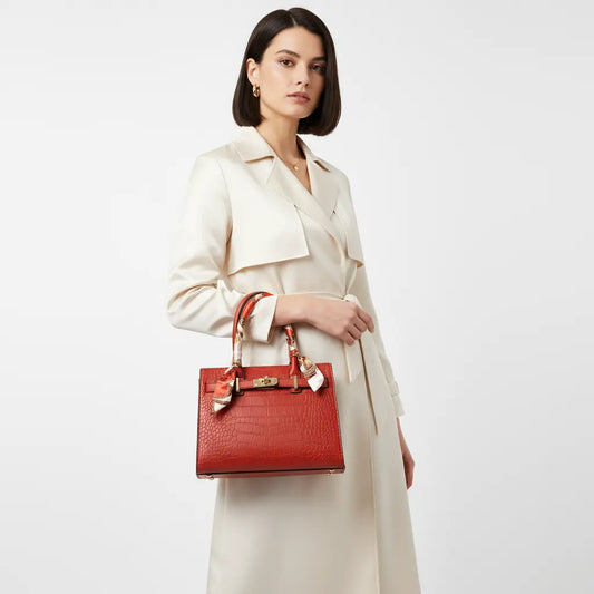 Interior Reveal: Spacious Women's Large Capacity Shoulder Bag – Perfect for Essentials and More