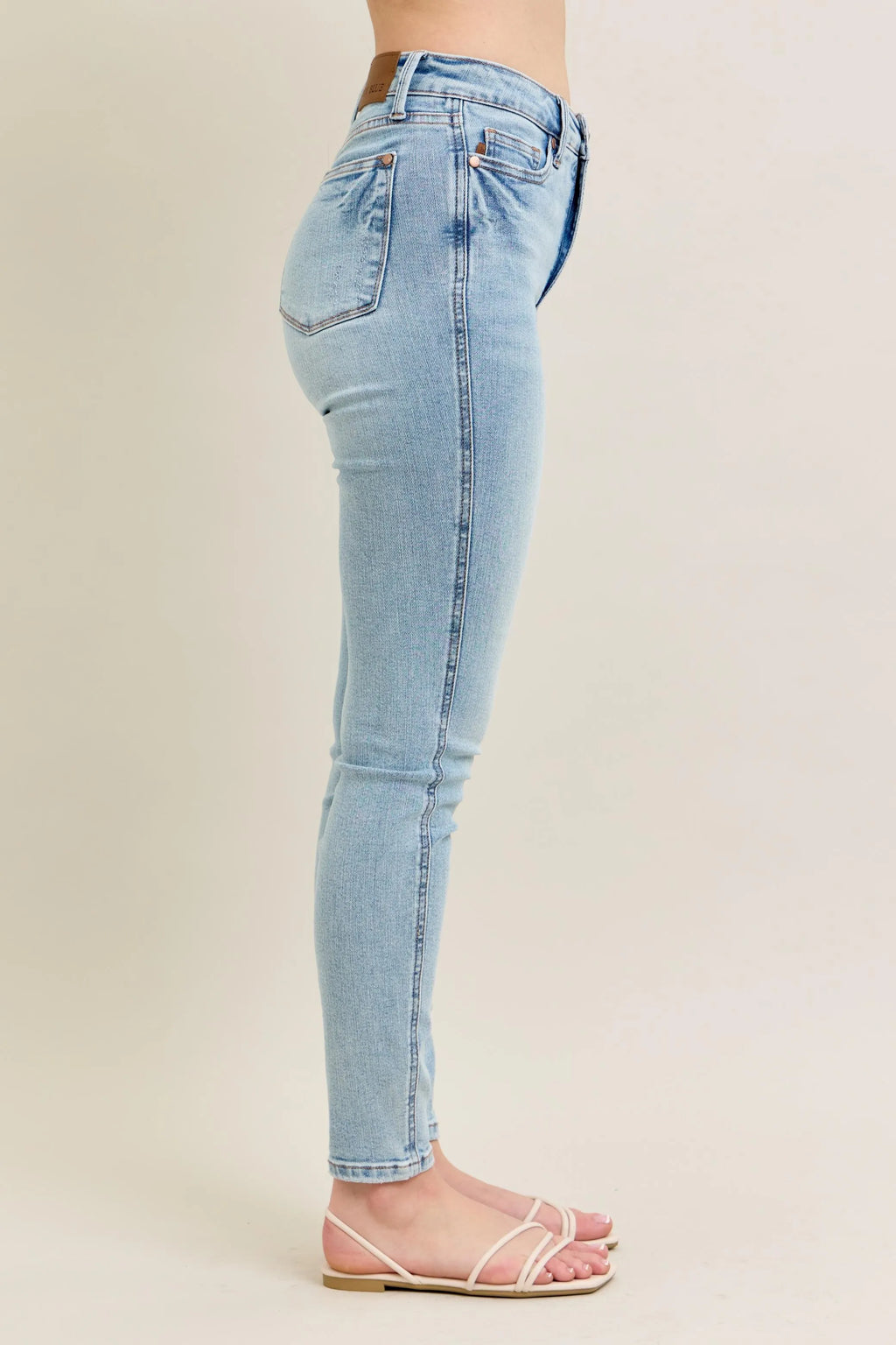 Casual wear outfit featuring plus size button-zip jeans.

