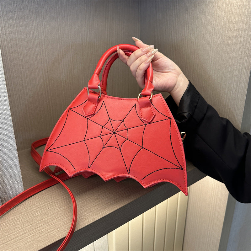 Minimalist Summer Crossbody Saddle Bag – Street Style Meets Practical Design


