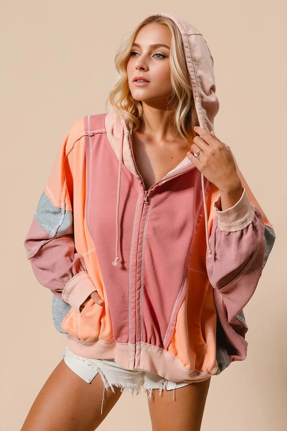 Modern Women’s Hoodie with Functional Pockets & Sleek Fit

