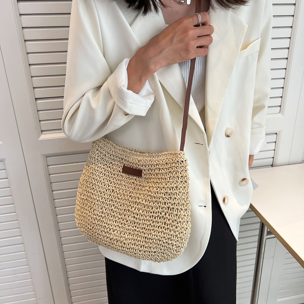 Niche design vacation straw tote – stylish weave, secure zip