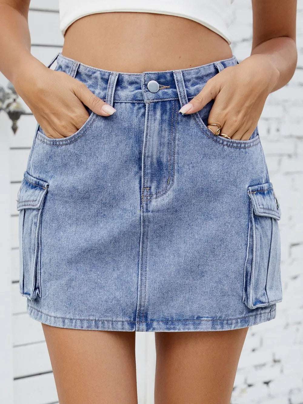 Casual styling idea with jacket and cargo skirt

