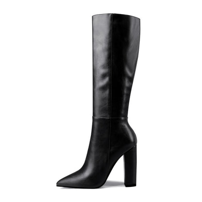 "Pointed toe boots size comparison worn by models in sizes 36 and 40"
